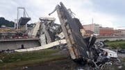 Nach Angaben der italienischen Nachrichtenagentur Ansa stürzte die Brücke in mehr als 40 Metern Höhe auf einem etwa 100 Meter langen Stück ein. (Bild: Keystone)