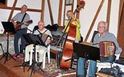 Stimmung mit der Formation Sunnegarte, bestehend aus (von links) Roman Langenegger, Paul Planzer, Christine und Marcel Egger. (Bild: Max Pflüger)