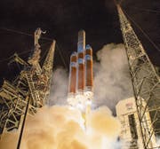 Die Raumsonde «Parker Solar Probe» hebt auf einer Trägerrakete in Cape Canaveral ab. (Bild: Bilder: EPA/Nasa)