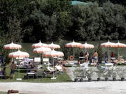 Das Strandbad am Tiber: Die Aufwertung des Stadtflusses von Rom stösst immer wieder auf Hindernisse. (Bild: KEYSTONE/AP/GREGORIO BORGIA)