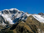 Geradezu ein Sinnbild für Beständigkeit und doch in Bewegung: Die Alpen driften und heben sich. (Bild: KEYSTONE/GAETAN BALLY)
