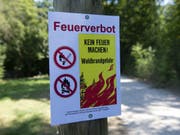 Weiterhin gilt in den meisten Kantonen Feuerverbot. (KEYSTONE/Melanie Duchene) (Bild: Keystone/MELANIE DUCHENE)