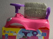 Ein Kilogramm Marihuana im rosafarbenen Spielzeugauto: Die Zollverwaltung stellt immer wieder Drogen in Alltagsgegenständen sicher. (Bild: EZV)