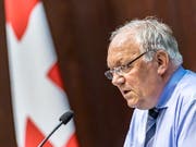 Volkswirtschaftsminister Johann Schneider-Ammann konnte dem Bundesrat keinen Durchbruch bei den flankierenden Massnahmen vermelden. Die Regierung hält trotzdem am eingeschlagenen Kurs fest. (Bild: KEYSTONE/THOMAS HODEL)