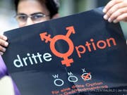 Intersexuelle Menschen sollen neben männlich und weiblich eine dritte Option wählen können. Die deutsche Regierung hat ein entsprechendes Gesetz auf den Weg gebracht. (Bild: Keystone/DPA-Zentralbild/JAN WOITAS)