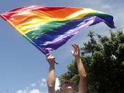 Die Diskriminierung von homo- und bisexuellen Personen soll im Strafrecht explizit verboten werden. Der Bundesrat hält das zwar nicht für vordringlich, ist aber einverstanden. (Bild: KEYSTONE/EPA EFE/LUIS EDUARDO NORIEGA A.)
