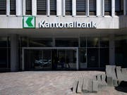 Die St. Galler Kantonalbank war 2018 in der ersten Jahreshälfte im Hypothekenmarkt etwas langsamer unterwegs als im Vorjahr (Archivbild). (Bild: KEYSTONE/GIAN EHRENZELLER)