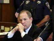 Harvey Weinstein bei einem Gerichtstermin im Juli. Ein Gericht in New York hat eine weitere Klage gegen den Filmmogul zugelassen. (Bild: KEYSTONE/AP Pool The Daily News/JEFFERSON SIEGEL)