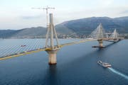Die Rio-Antirio-Brücke in Patras, Griechenland. (Bild: KEYSTONE/EPA/STRINGER, undatierte Aufnahme)