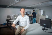 Remo Rusca im Village Office in der Stadt St.Gallen (Foto: Urs Bucher)
