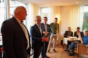 Georges Gladig, Oliver Gröble und Norbert Näf diskutieren mit Alex Fürer (von links). (Bild: Johannes Wey)