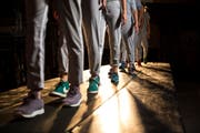 Das Fliessband spielt bei der Compagnie Trottvoir aktuell eine grosse Rolle. (Bild: PD/Savino Caruso)