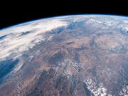Ein Blick aus der Raumstation ISS auf die trockenen Landschaften Mitteleuropas. (Foto: A. Gerst/NASA/ESA/EPA) (Bild: KEYSTONE/EPA ESA/ESA/NASA-A.GERST / HANDOUT)