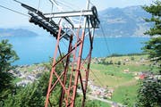 Die Aussicht vom einzigen Masten der Hammenbahn auf genau 1000 Metern über Meer auf Emmetten und den Vierwaldstättersee. (Bilder: Romano Cuonz (Emmetten, 2. August 2018))