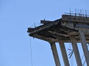 Die Betreiberin der Autobahnbrücke in Genua, die am 15. August eingestürzt ist, ist bei der Swiss Re versichert. (Bild: KEYSTONE/EPA ANSA/LUCA ZENNARO)