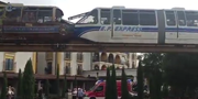 Die beiden kollidierten Schwebebahnen. (Bild: Screenshot TeleZüri)
