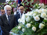 Italiens Präsident Sergio Mattarella an der Trauerfeier in Genua. (Bild: KEYSTONE)
