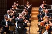 Start der Gastorchester: Jonathan Nott und das Orchestre de la Suisse Romande. Bild: LF/Patrick Hürlimann