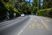 Die Stutzstrasse zwischen St. Niklausen und Luzern hat teilweise nur auf einer Seite eine Velospur. (Bild: Philipp Schmidli (Horw, 2. August 2018))