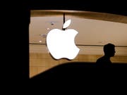Apple überspringt beim Börsenwert als erster Konzern der Welt die Marke von einer Billion Dollar. (Bild: KEYSTONE/EPA/JUSTIN LANE)