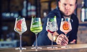 Die unerklärliche Lust auf Sommer im Glas: Im Winter trinkt das keiner. (Bild: Marian Vejcik/Getty Images)