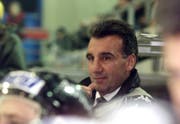 Jim Koleff als Lugano-Trainer im Zuger Hertistadion. (Bild: Werner Schelbert (Zug, 2. März 2002))