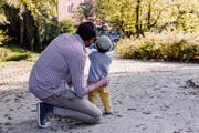 Nicht nur Rückenwind: Die Forderung nach Vaterschaftsurlaub stösst auf Widerstand. (Symbolbild: Pixabay/Freestocks-Photos)