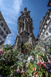 Der Brunnen am Weinmarkt in Luzern. Das Bild entstand am Donnerstag, 2. August 2018.Bild: (Pius Amrein / LZ)Brunnen, Wasser, Weinmarkt-Brunnen, Brunnen am Weinmarkt