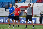 Christian Schwegler, Assistenztrainer Michael Silberbauer und Trainer René Weiler (von links). (Martin Meienberger/freshfocus, 8. August 2018)