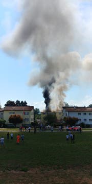 Die Einsatzkräfte sind vor Ort in Sursee. (Bild: Ernst Zimmerli / luzernerzeitung.ch)