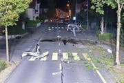An image of devastation: after the accident, Basel Street in Dagmersellen had to be closed temporarily. (Photo: Lucerne Police).