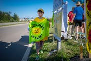 Auch Kinder nehmen an der Mahnwache teil. (TAGBLATT/Benjamin Manser)