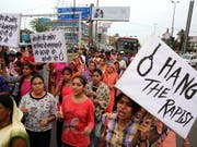 Hängt die Vergewaltiger: Das Gericht folgte diesem Wunsch eines Protestmarschs vom 1. Juli in Mandsaur. (Bild: KEYSTONE/EPA/SANJEEV GUPTA)