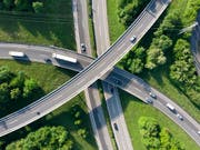 Fast alle zahlen zu viel (Autobahn auf drei Etagen im Kanton Waadt/Symbolbild vom Mai 2018). (Bild: KEYSTONE/LAURENT GILLIERON)