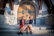 Seit zwei Jahren arbeiten Pfarrerin Kathrin Bolt (links) und Regisseurin Barbara Bucher am Theaterstück «Schall und Rauch». (Bild: Urs Bucher)