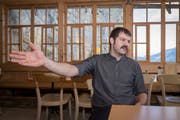 Bernhard Knechtle in der Äscher-Gaststube. (Bild: Raphael Rohner)
