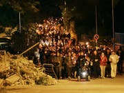 Der Fackelzug in Amatrice in der Nacht auf Freitag zum Gedenken der Erdbebenkatastrophe vor zwei Jahren. (Bild: Keystone/AP ANSA/EMILIANO GRILLOTTI)