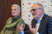 Peter Gillieron, Präsident des SFV, rechts, und Nationalcoach Vladimir Petkovic. (KEYSTONE/Georgios Kefalas)