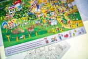 Das druckfrische Wimmelbuch "BUUREHOF erläbe". (Bild: Andrea Stalder)
