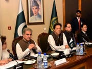 Der pakistanische Ministerpräsident Imran Khan (Mitte) hält eine Verbesserung der Beziehungen zu Indien für notwendig, um regionalen Frieden herzustellen und die Wirtschaft Pakistans zu beleben. (Bild: KEYSTONE/AP Press Information Department, of Pakistan)