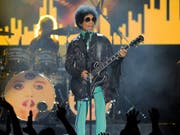 Starb im Alter von 57 Jahren 2016 an einer versehentlichen Überdosis Schmerzmittel aus einer falsch etikettierten Medikamentenbox: US-Popstar Prince. (Bild: KEYSTONE/AP Invision/CHRIS PIZZELLO)