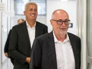 SFV-Präsident Peter Gillieron (rechts) und Nationalcoach Vladimir Petkovic gestehen Fehler ein (Bild: KEYSTONE/PETER SCHNEIDER)