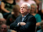 US-Senator John McCain leidet an einem aggressiven Hirntumor. Aufgrund des fortgeschrittenen Krankheitsverlaufes hat er sich entschieden, auf eine weitere medizinische Behandlung zu verzichten. (Bild: KEYSTONE/AP/MATT YORK)