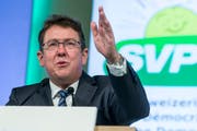 Parteipräsident Albert Rösti während seiner Rede. (Bild: Keystone /Alexandra Wey)