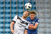 Augen zu und durch: Luzerns Idriz Voca (rechts) gegen Luganos Balint Vecsei. (Bild: M. Meienberger/Freshfocus (Luzern, 4. August 2018))