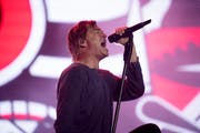 Aus voller Kehle: Campino von den Toten Hosen während dem Konzert auf der Luzerner Allmend. (Bild: Corinne Glanzmann (Luzern, 25. August 2018))
