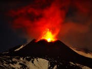 Immer wieder aktiv: Der Vulkan Ätna auf Sizilien (in einer Aufnahme vom 16. November 2013). (Bild: KEYSTONE/AP/CARMELO IMBESI)