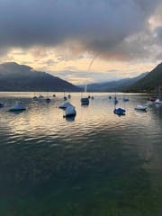 Die Wasserhosen über dem Zugersee. (Leserbild: Susi Leber-Gaál, 26. August 2018)