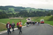 Auch zu Fuss war die Grossbaustelle gut besucht. (Bild: Sascha Erni)