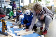 Die Kinder konnten ein Holzschiff basteln. (Bild: Werner Schelbert (25. August 2018))